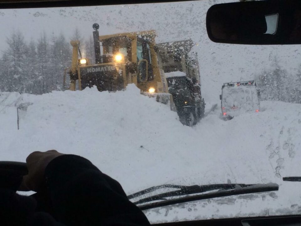 Из-за обильного снегопада затруднено движение на автодороге 