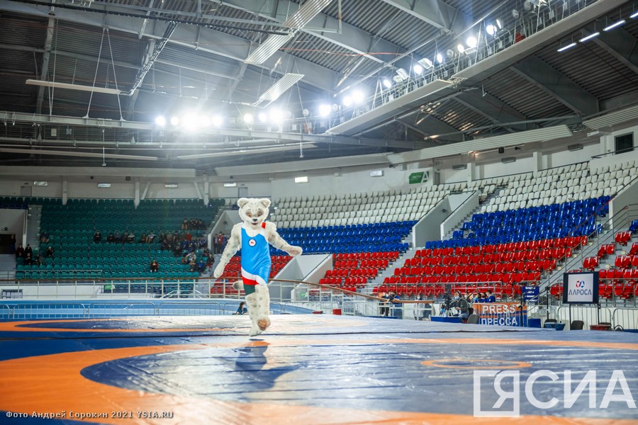 В Якутске открыли VIII Международный турнир по вольной борьбе памяти Романа Дмитриева