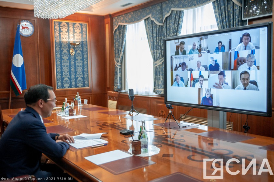 Глава Якутии Айсен Николаев провел заседание республиканского оперштаба