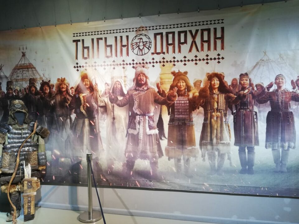 Выставка костюмов и реквизитов фильма «Тыгын Дархан» открылась в Якутске