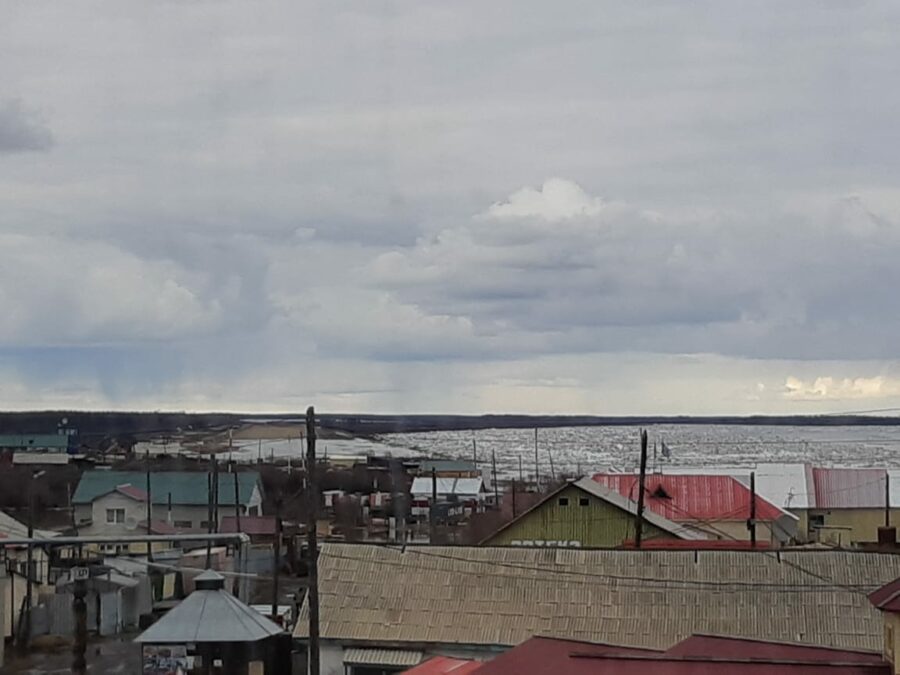 В Среднеколымском районе Якутии подтопило взлетно-посадочную полосу