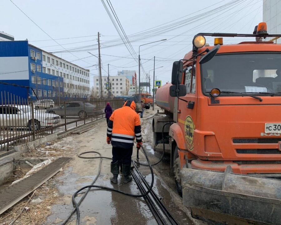 Дорожники работы по пропарке водопропускных лотков в Якутске выполнили на 100 %