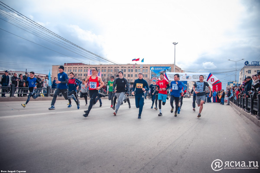 Айсен Николаев поздравляет с Днем оздоровительного бега и ходьбы в Якутии