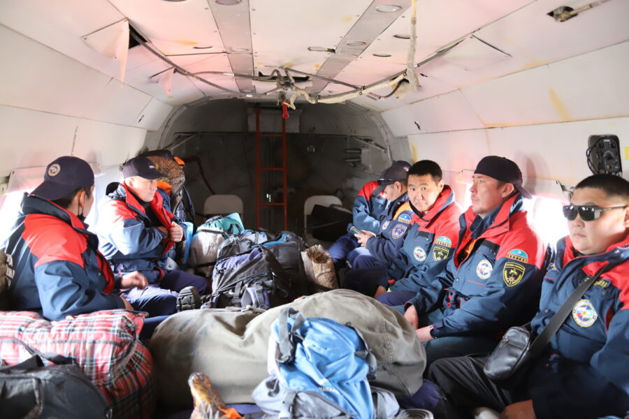 Спасатели Якутии выехали в Намский и Кобяйский районы для сопровождения паводка