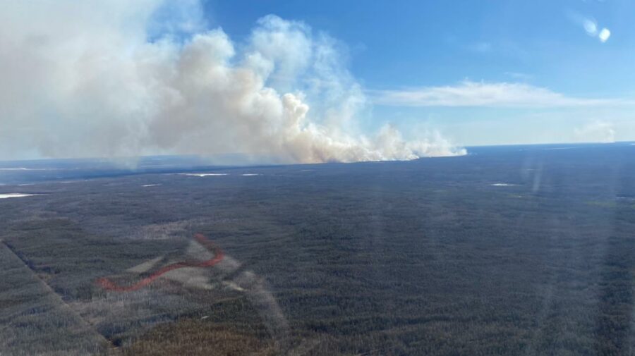 На территории Якутии принимаются меры по тушению 25 природных пожаров