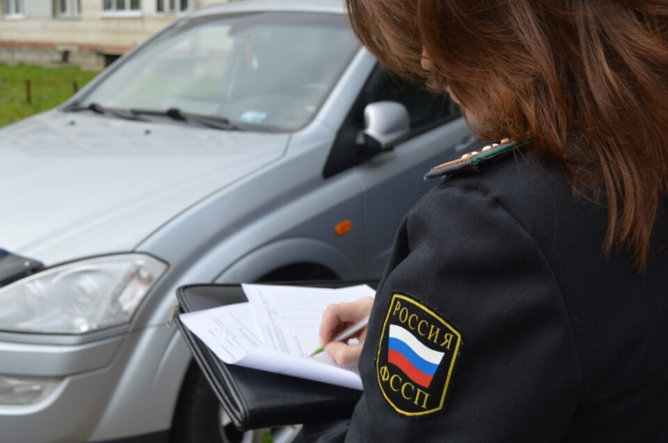 Житель Якутии оплатил алименты после предупреждения об аресте автомобиля