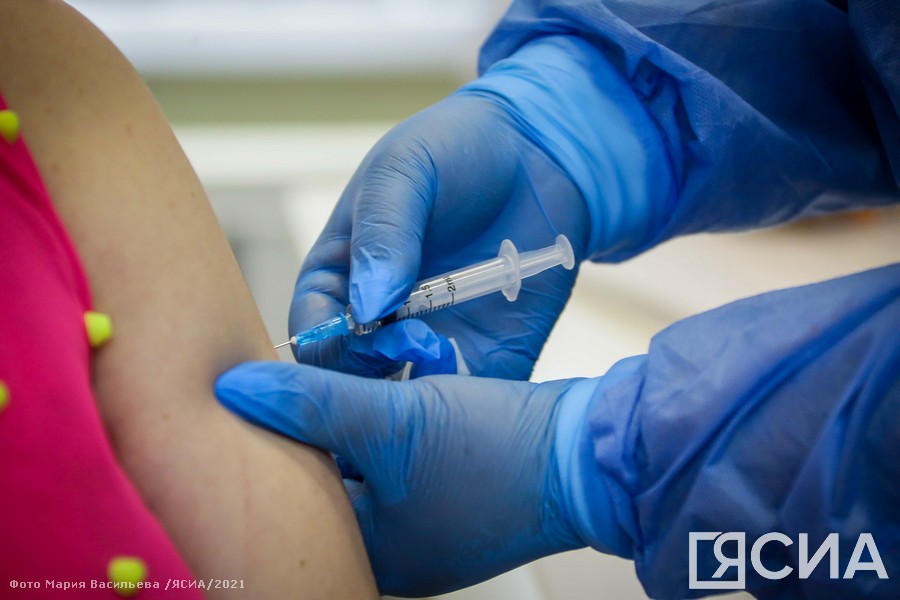 Вице-премьер Якутии: Все три российские вакцины способны защитить от коронавирусной инфекции