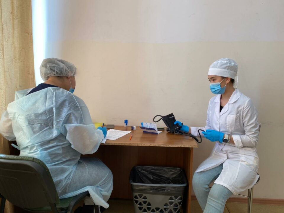 Поликлиника №1 ждет желающих проверить свое здоровье на Строительном рынке Якутска