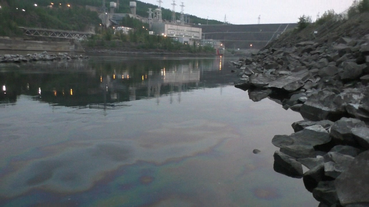 На объектах Каскада Вилюйских ГЭС в Якутии произошел разлив нефтепродуктов в реку Вилюй