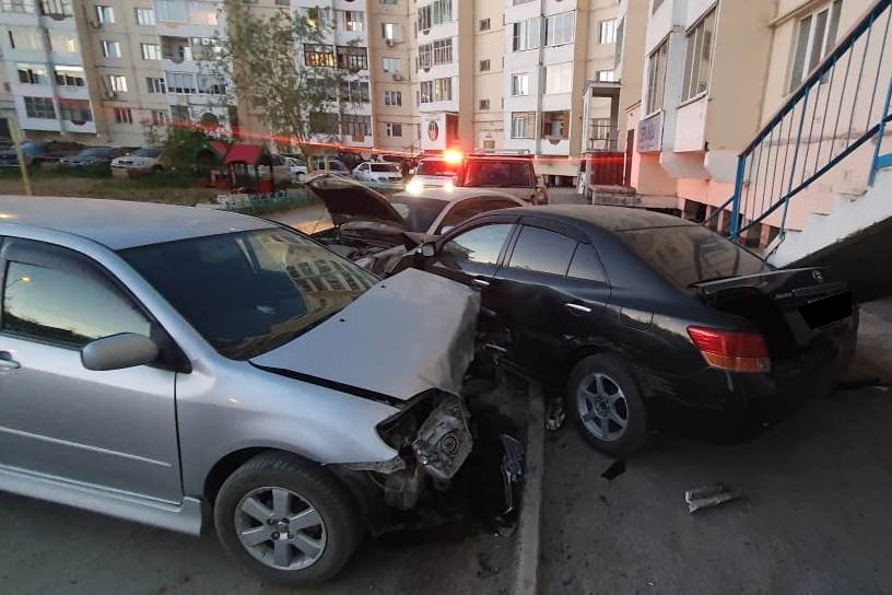 В Якутске пьяная женщина - водитель совершила столкновение с пятью автомобилями