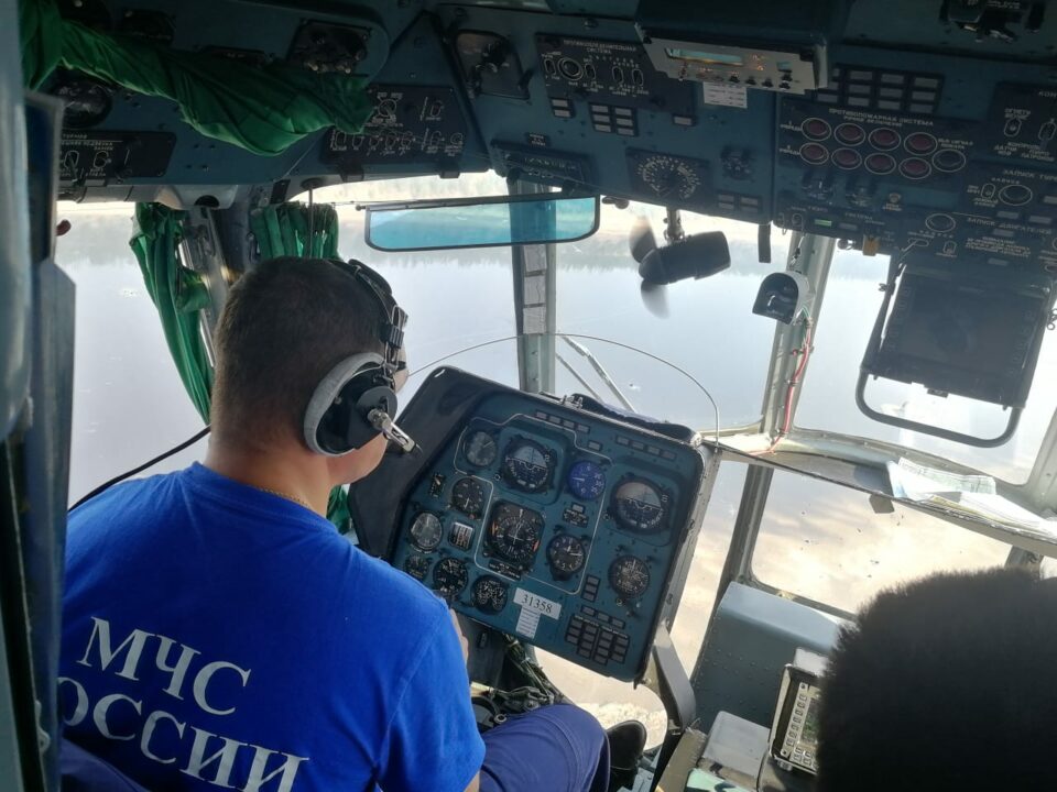 Самолет-амфибия БЕ-200 МЧС России сегодня будет работать в Сунтарском районе Якутии