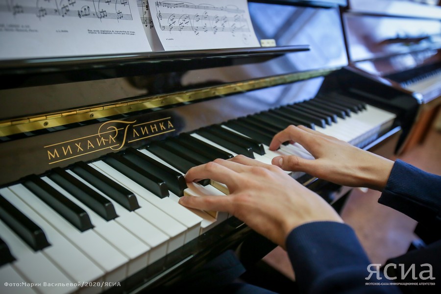 Музыкальные инструменты и оборудование получат девять детских школ искусств Якутии в 2023 году