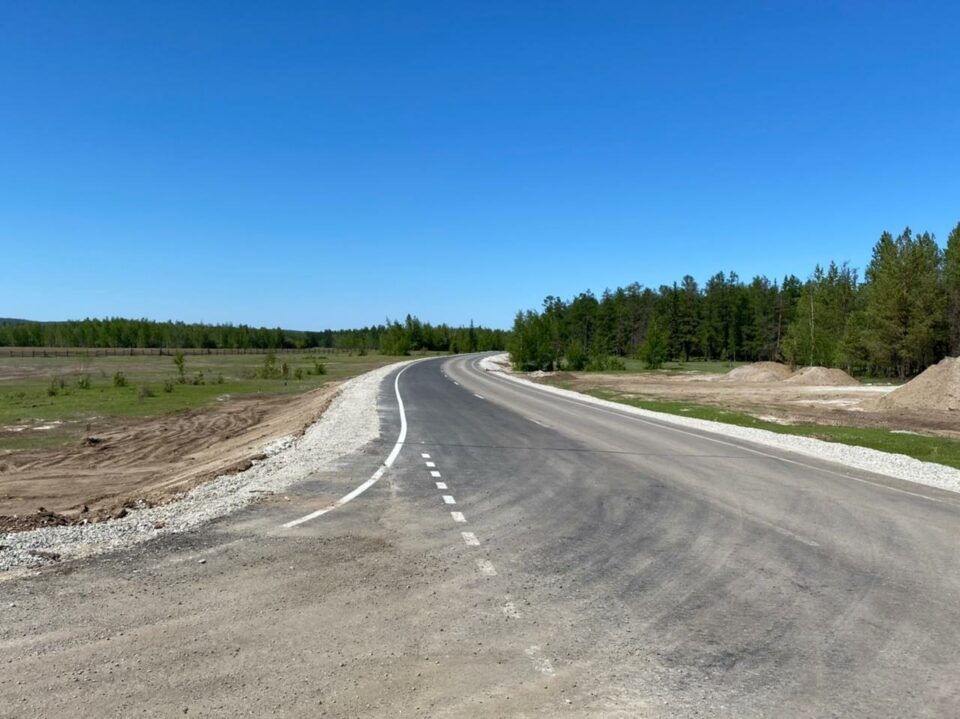 Первый зампред правительства Якутии проверил ход ремонтных работ на автодороге "Нам"
