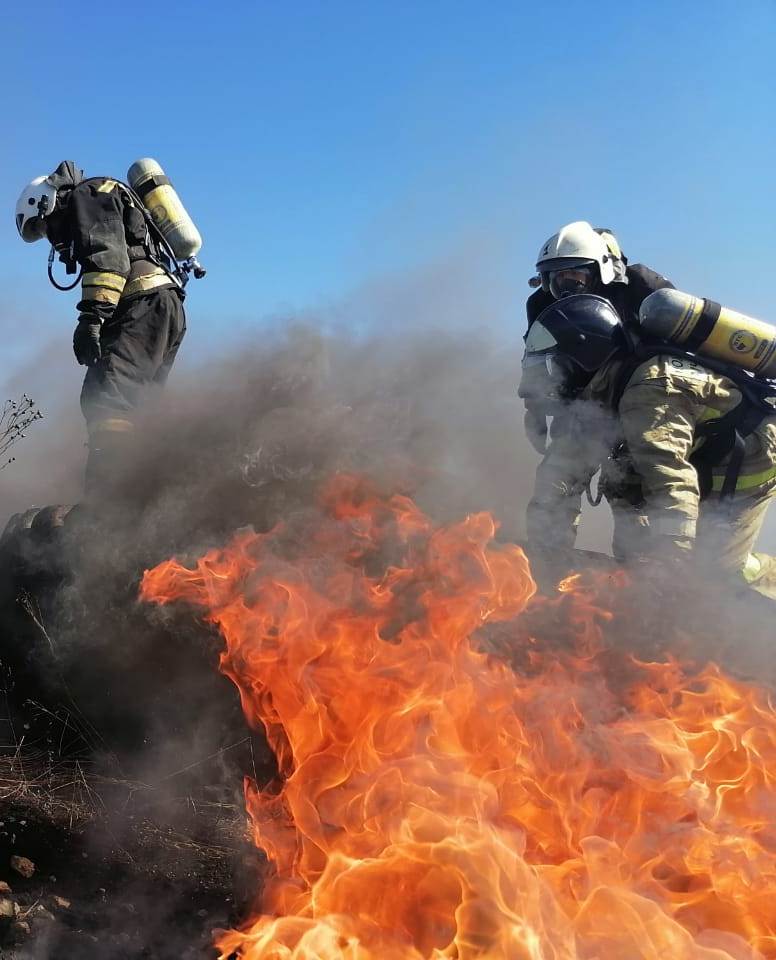 Пожарные МЧС Якутии преодолели огневую полосу