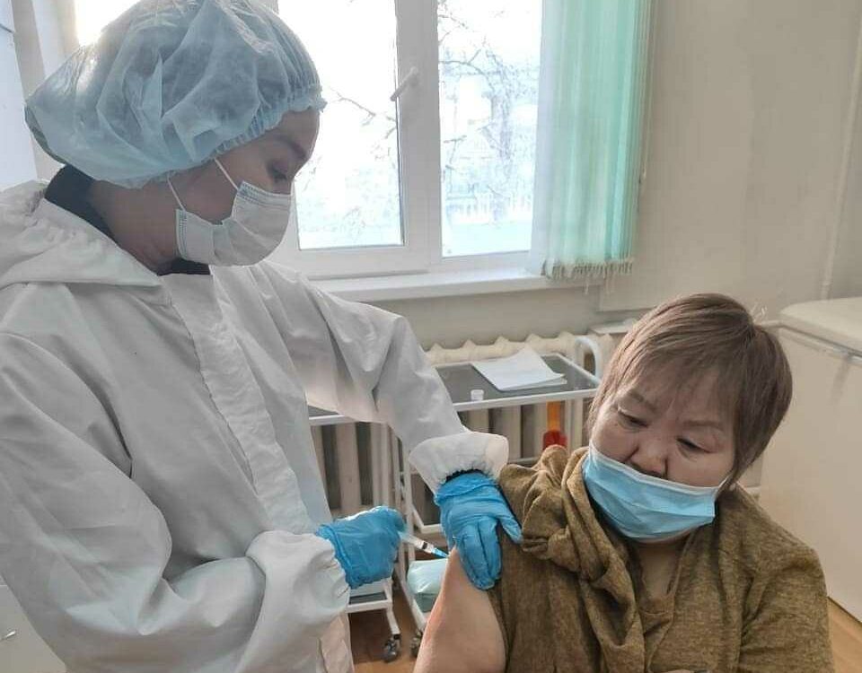 В Якутии работники стационаров села Борогонцы Усть-Алданского улуса привиты на 100% 