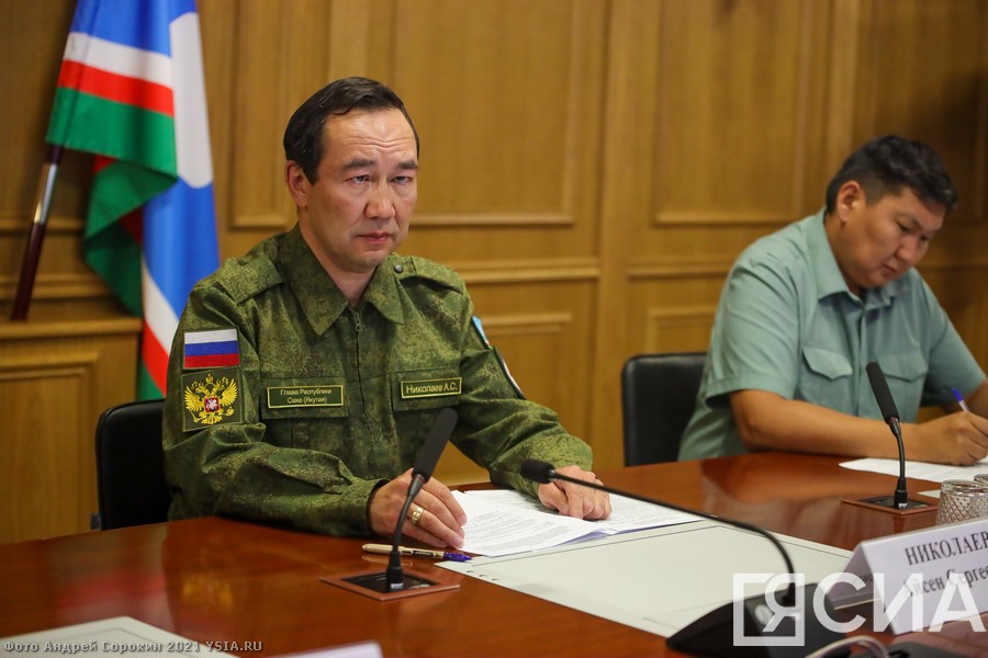Айсен Николаев поручил мобилизовать все силы по стабилизации лесопожарной обстановки в Якутии
