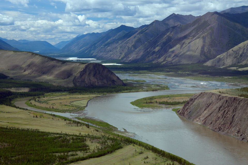 На участках реки Индигирка в Якутии дождевой паводок превысил неблагоприятные отметки