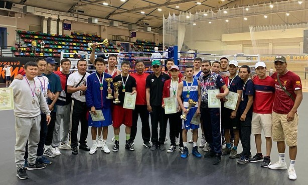 Первые из регионов. Якутские боксеры взяли четыре золотые медали на чемпионате Дальнего Востока