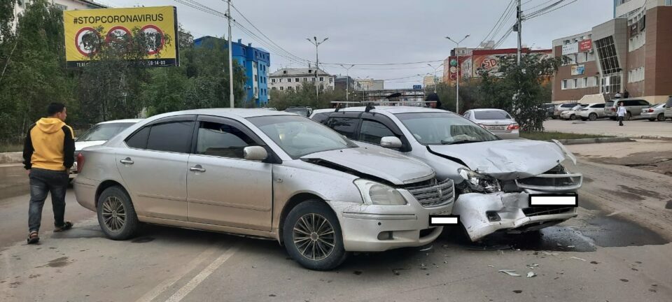 В Якутске в ДТП пострадали женщина-водитель и десятилетняя девочка