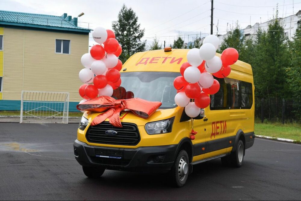 Компания «Колмар» подарила автобус Нерюнгринскому детскому центру «Вектор»