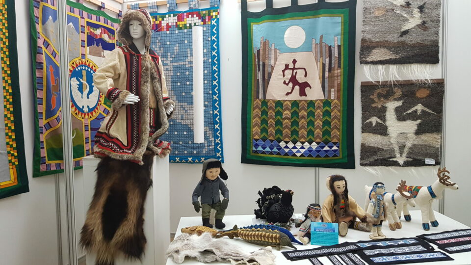 В Якутске открылась выставка-ярмарка коренных народов Севера "Мир Арктики"