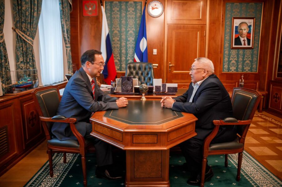 Глава Якутии и сенатор обсудили актуальные для республики темы