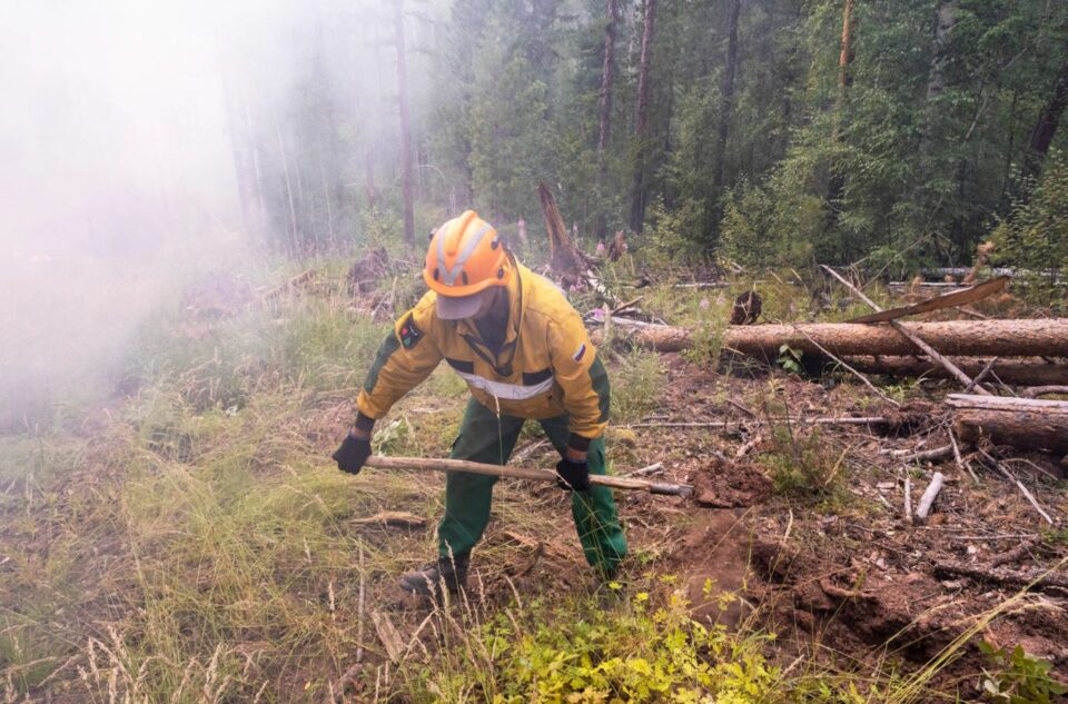 Тушить лесные пожары в Якутии прибыл дополнительный отряд Авиалесоохраны