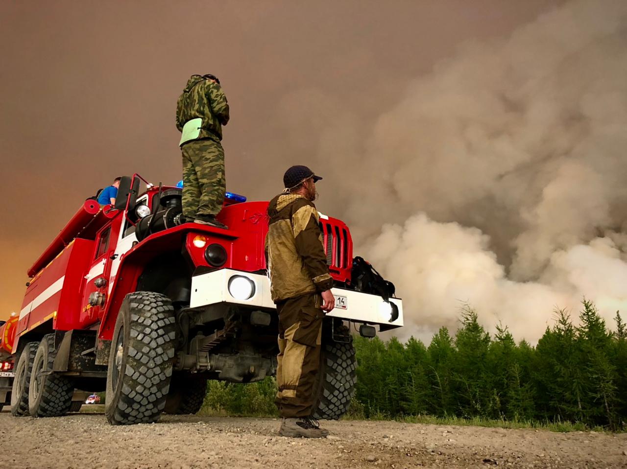 Под угрозой от лесных пожаров находятся 10 населенных пунктов в Якутии