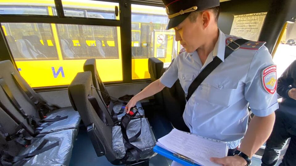Госавтоинспекция Якутска совместно с прокуратурой проверяет школьные автобусы