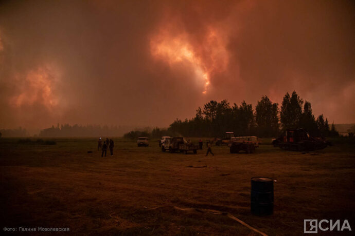 В Якутии удалось остановить распространения огня на населенные пункты