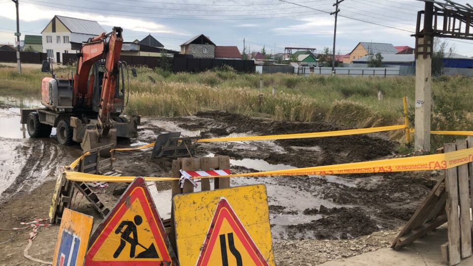 В Якутске на улице Курнатовского ведутся ремонтные работы на газопроводе
