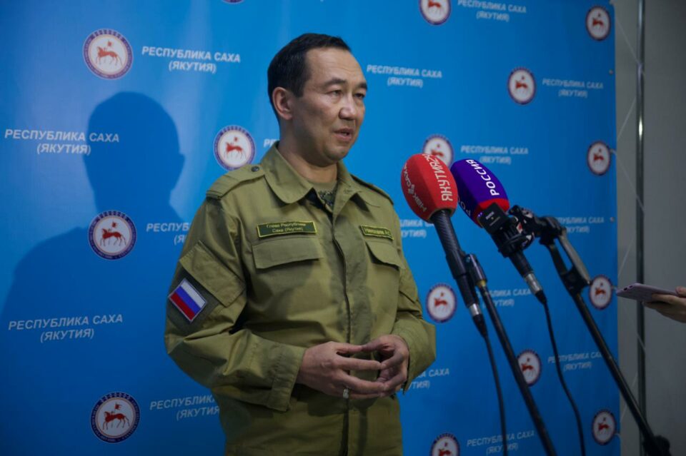 Глава Якутии: В 14 населенных пунктов направляются дополнительные силы для тушения пожаров  