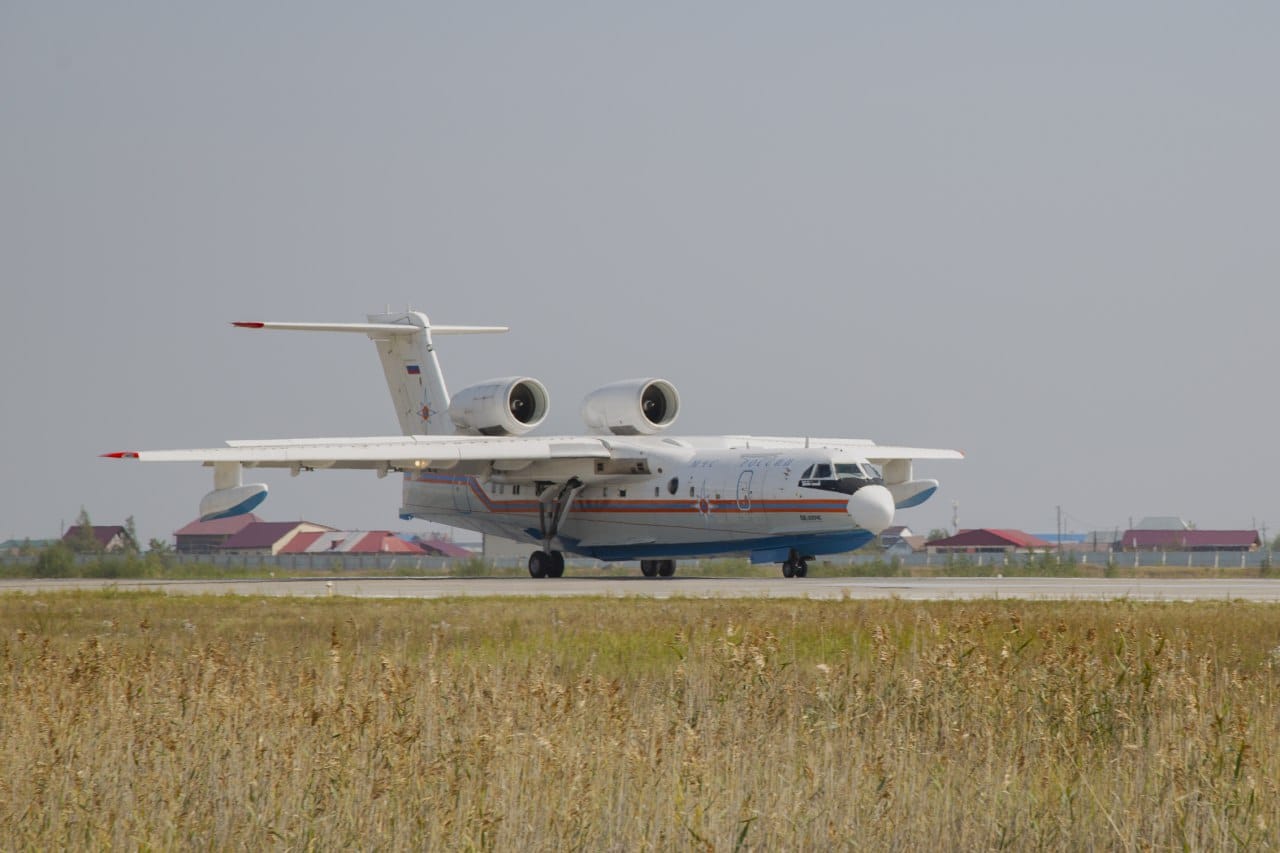 БЕ-200 приземлился в аэропорту Якутска