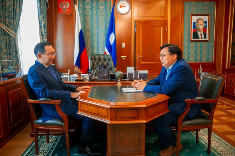 Глава Якутии провёл встречу с сенатором от республики Александром Акимовым