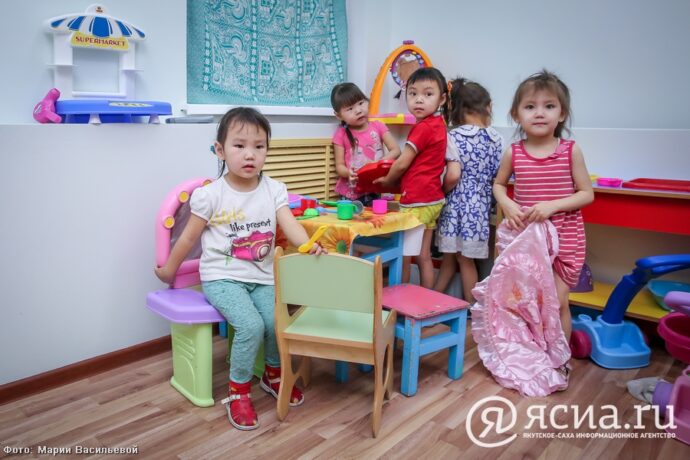 В Якутии планируют охватить услугами дошкольного образования всех детей до 3 лет