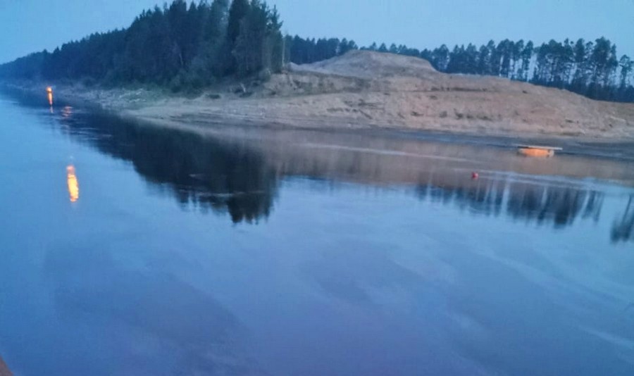 Минэкологии Якутии проверяет информацию о разливе нефти на реке Лене