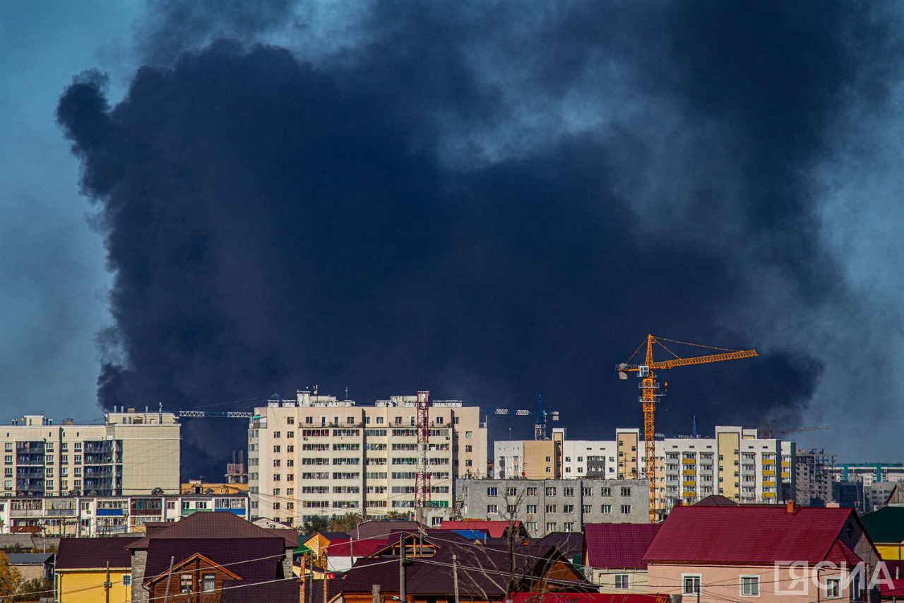 В Якутске в новостройке загорелся полистирол