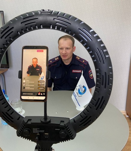В Якутии полицейские проводят профилактические мероприятия в учебных заведениях