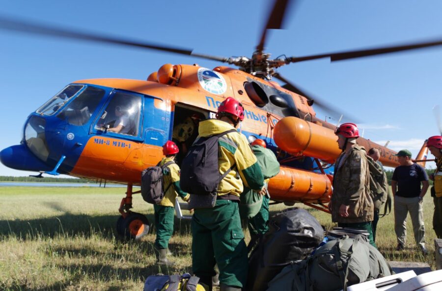 Срок работы 25 парашютистов-десантников Авиалесоохраны для тушения возгораний в Якутии продлили