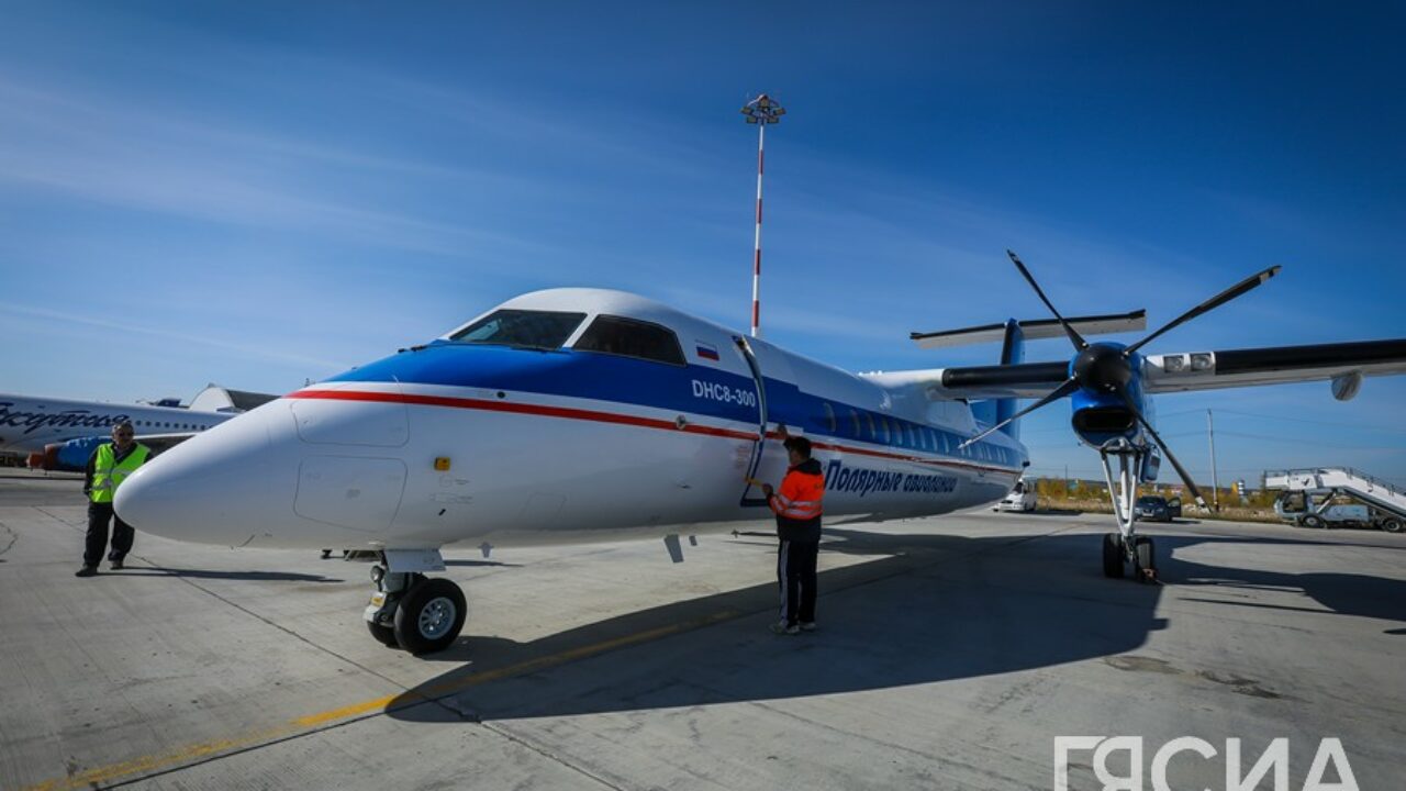 Быстрее и комфортнее. В Якутск прибыл новый самолет DASH 8 Q-300 для  внутренних рейсов — ЯСИА