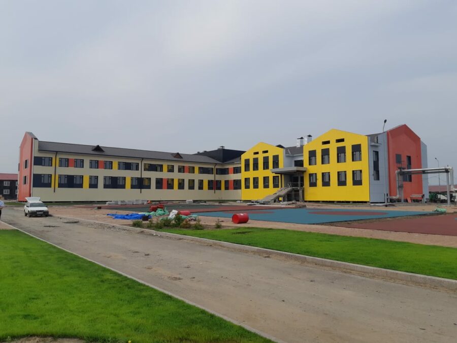 Глава Якутии примет участие в открытии нового здания школы в селе Октемцы
