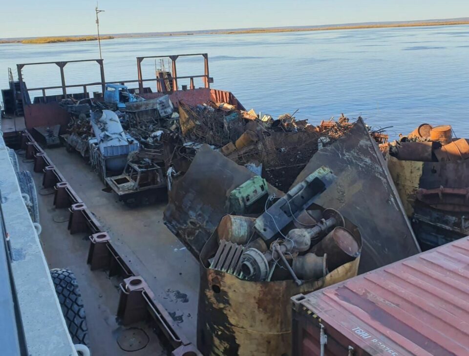 Чистая Арктика. Собранный в Тикси Якутии металлолом готовится к отправке в Комсомольск-на-Амуре