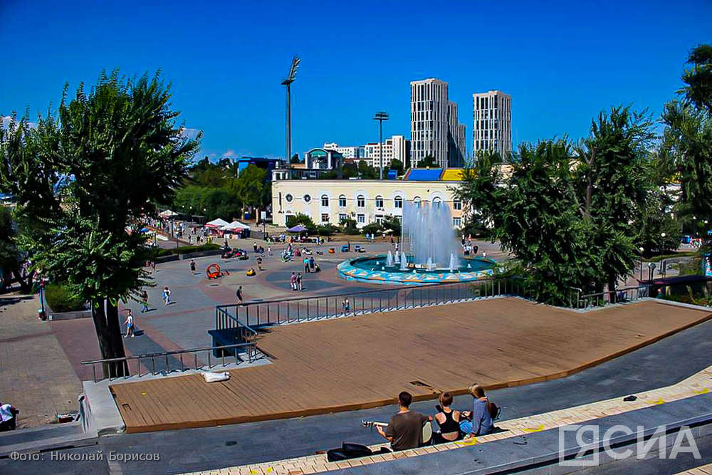Как мы и говорили, во Владивостоке можно погулять по пяти набережным и огромному количеству скверов,  отдохнуть в современных и исторических беседках, обойти множество обзорных площадок.