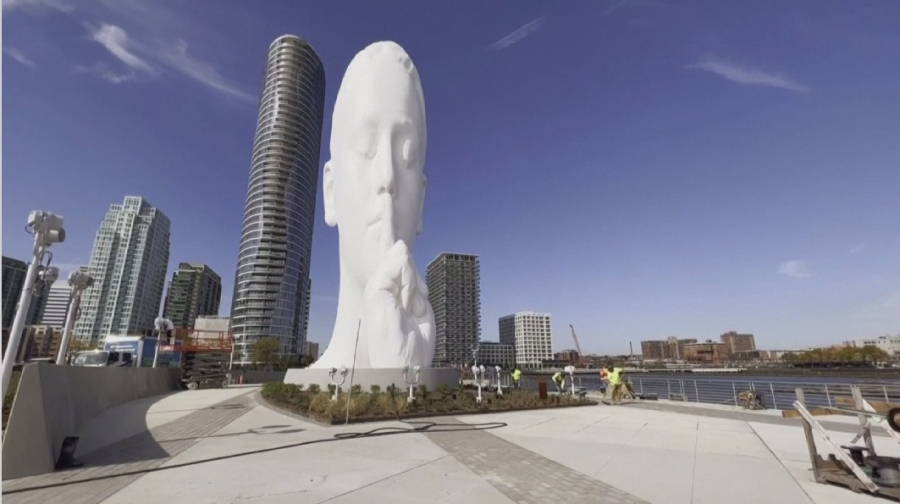 В Нью-Йорке установили скульптуру, посвящённую информационному шуму