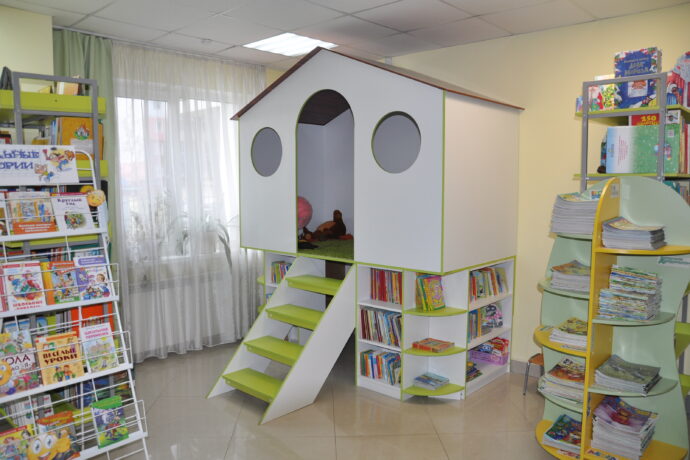 Места для отдыха и развлечения. Обычная библиотека Ленска стала притягательным местом для детей