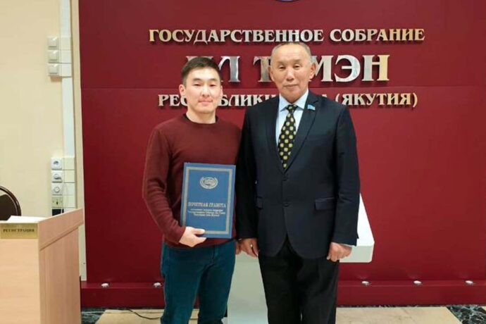 Работник Якутской ГРЭС получил награду за помощь в тушении лесных пожаров