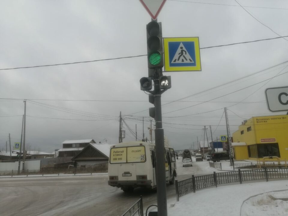 В Якутске на светофорах начали устанавливать секции с изображением пешехода