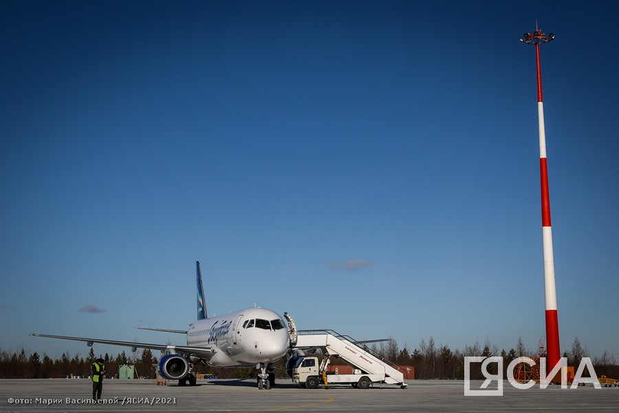 Самолет SSJ-100 авиакомпании «Якутия» первым совершил посадку на обновленную ВПП аэропорта Нерюнгри