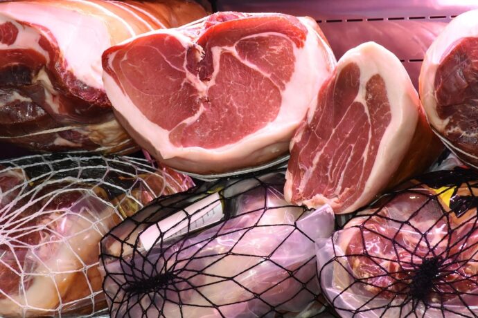 Мясная продукция с вирусом африканской чумы свиней не поступала на продажу в Якутии