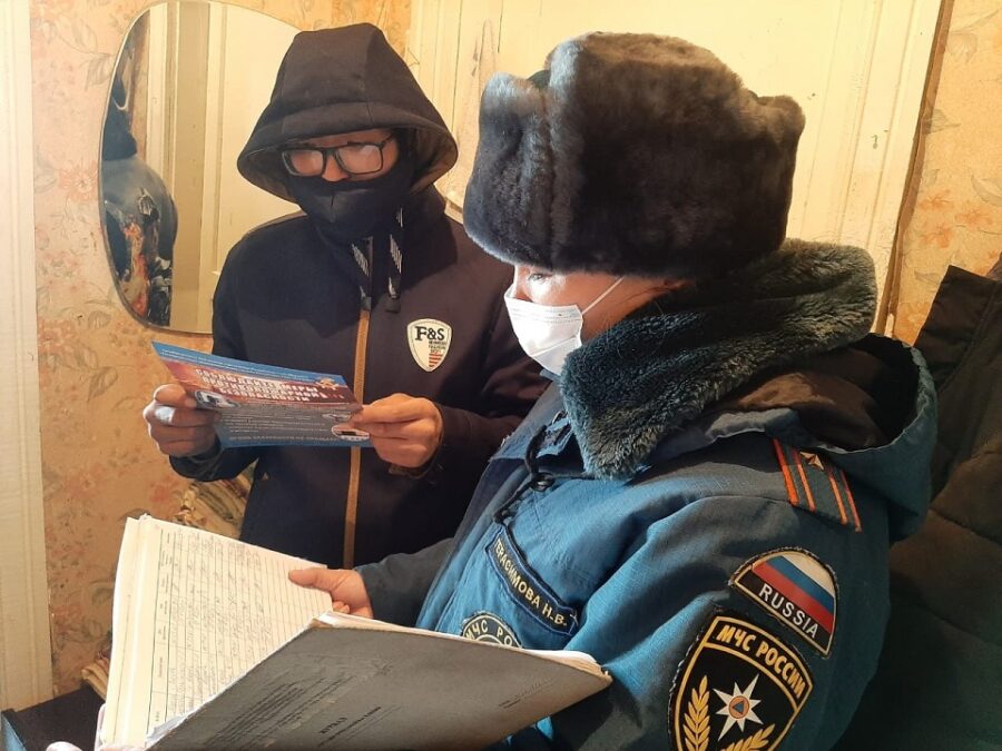 Сотрудники МЧС Якутии провели рейды по многодетным семьям